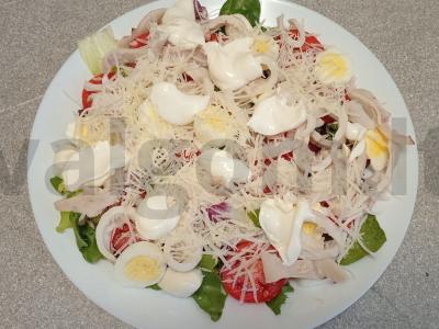 Salotos su kalmarais, mocarela ir putpelių kiaušiniais Žingsnis 7