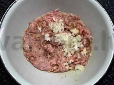 Kalakutienos kotletai su bulvėmis ir svogūnais Žingsnis 2