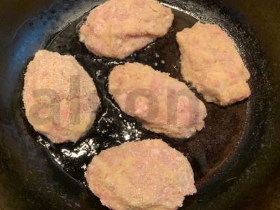 Kalakutienos kotletai su bulvėmis ir svogūnais Žingsnis 5