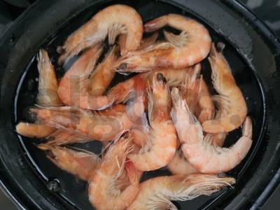 Spagečiai su krevetėmis grietinėlės padaže Žingsnis 1