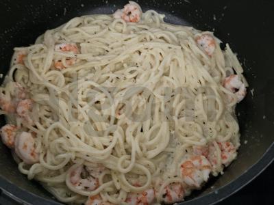 Spagečiai su krevetėmis grietinėlės padaže Žingsnis 7