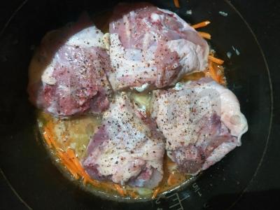 Troškinta bulvė su šlaunelėmis lėtoje viryklėje Žingsnis 1