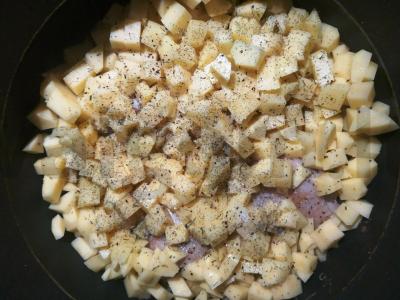 Troškinta bulvė su šlaunelėmis lėtoje viryklėje Žingsnis 2