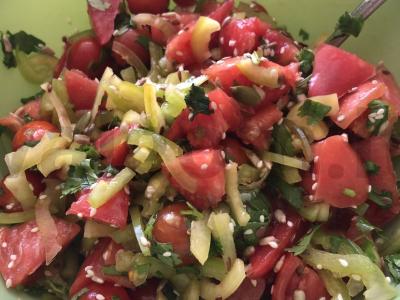 Salotas su vyšniniais pomidorais, kalendra ir sėklomis Žingsnis 9