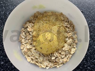 Avižų blynas su upėtakiu, varškės sūriu ir pomidorais Žingsnis 1