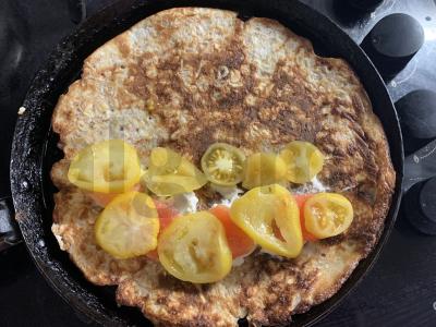 Avižų blynas su upėtakiu, varškės sūriu ir pomidorais Žingsnis 8