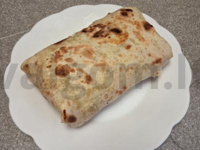 Šašlykas su vištiena, daržovėmis ir grietinės padažu pagrindine nuotrauka