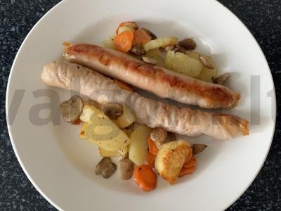 Vištienos dešrelės, keptos su daržovėmis maiše pagrindine nuotrauka