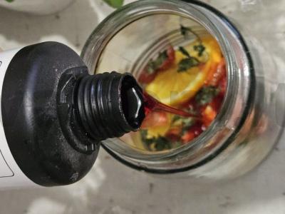 Gaivus limonadas su apelsinu, braškėmis ir mėtomis Žingsnis 4