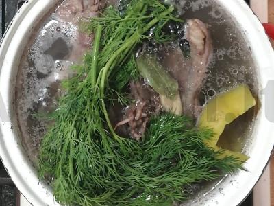 Kvapnus kalakutų sultinys su kaulais Žingsnis 3