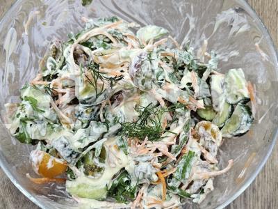 Šviežias salotas su rukola pagrindine nuotrauka