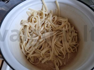 Kiaušinių makaronai su krevetėmis Žingsnis 1