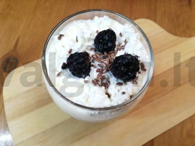 Patingėlių avižinė košė su varške ir linų sėmenimis pagrindine nuotrauka