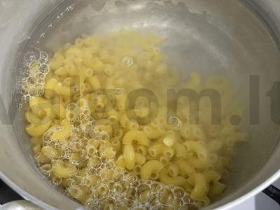Makaronai su paprikomis ir sūrio prieskoniu Žingsnis 1