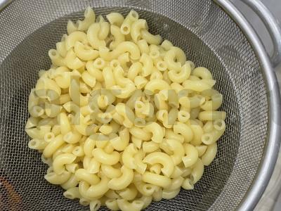 Makaronai su paprikomis ir sūrio prieskoniu Žingsnis 2