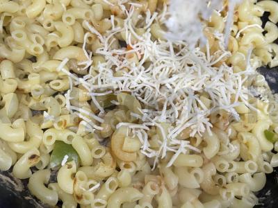 Makaronai su paprikomis ir sūrio prieskoniu Žingsnis 5