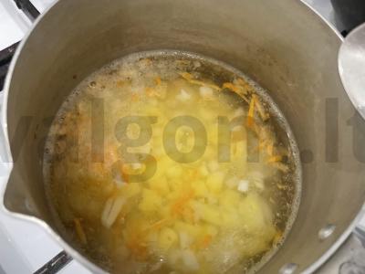 Žuvies sriuba su kukurūzų kruopomis Žingsnis 4