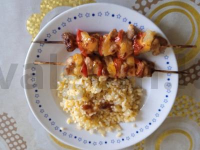 Vištienos šašlykai su ananasais orkaitėje pagrindine nuotrauka