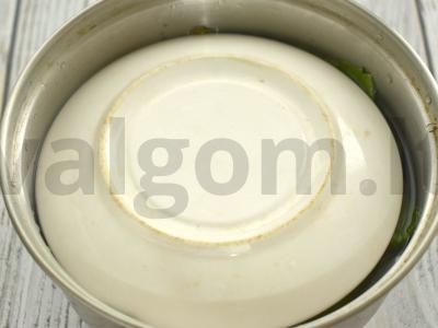 Sūdyti agurkai gazuotu vandeniu Žingsnis 6