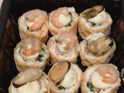 Krabų užkandis ant vaflinio lakšto pagrindine nuotrauka