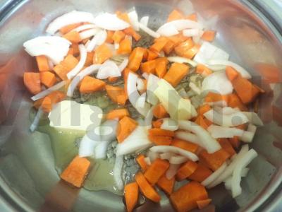 Pomidorų sriuba su vištienos sparneliais Žingsnis 1