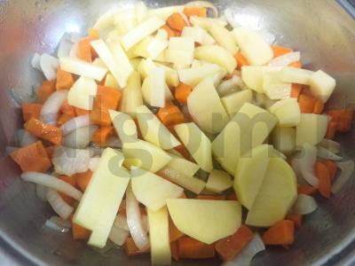 Pomidorų sriuba su vištienos sparneliais Žingsnis 2