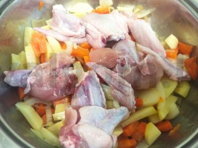 Pomidorų sriuba su vištienos sparneliais Žingsnis 3