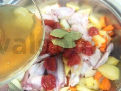 Pomidorų sriuba su vištienos sparneliais Žingsnis 4