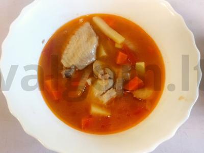 Pomidorų sriuba su vištienos sparneliais pagrindine nuotrauka