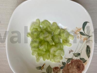 Lengvas daržovių salotas su salierais Žingsnis 2