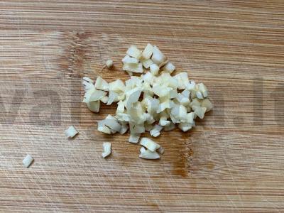 Lengvas daržovių salotas su salierais Žingsnis 6