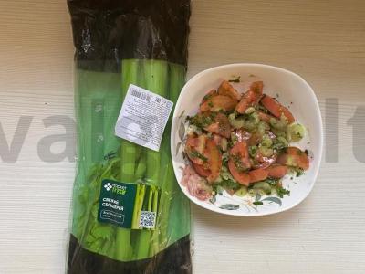 Lengvas daržovių salotas su salierais pagrindine nuotrauka