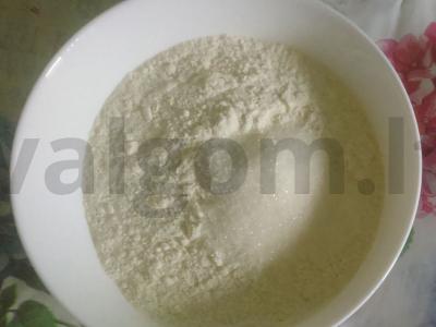 Auksinės blynai su kefyru Žingsnis 1