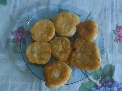 Auksinės blynai su kefyru pagrindine nuotrauka