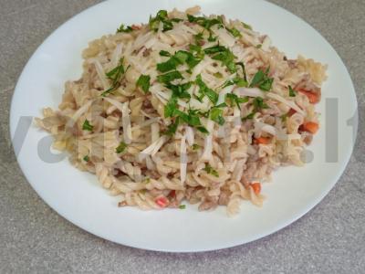 Makaronai su daržovėmis ir triušio faršu pagrindine nuotrauka