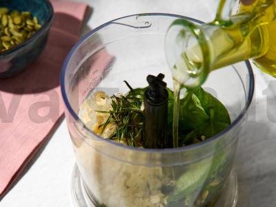 Biskvitinis omletas su ožkų sūriu ir pesto Žingsnis 2