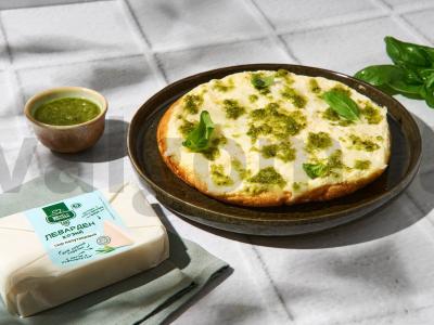 Biskvitinis omletas su ožkų sūriu ir pesto pagrindine nuotrauka