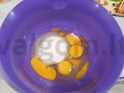 Šarlotė „Sezoninė“ su cinamonu Žingsnis 1