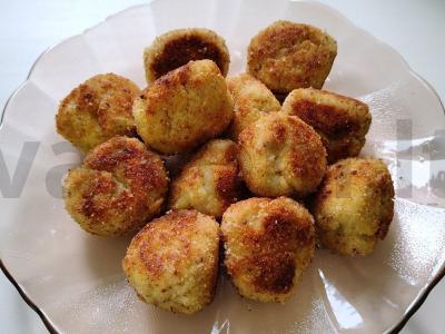 Varškės-vištienos rutuliukai džiūvėsėliuose pagrindine nuotrauka