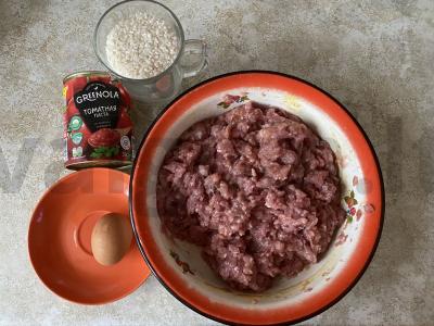 Namų kotletai pomidorų padaže Žingsnis 1