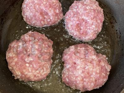 Namų kotletai pomidorų padaže Žingsnis 3