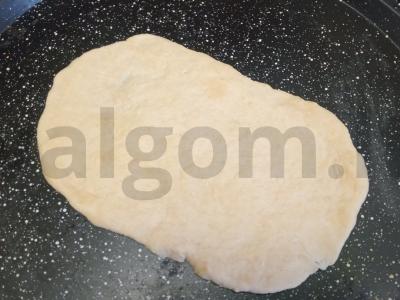 Pizetta su džiovintais pomidorais, krevetėmis ir rikota Žingsnis 3