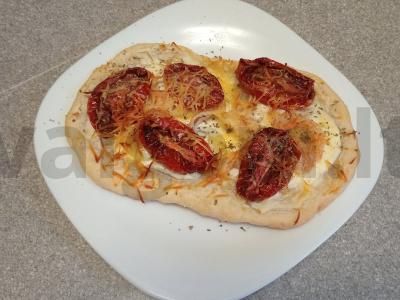 Pizetta su džiovintais pomidorais, krevetėmis ir rikota Žingsnis 9