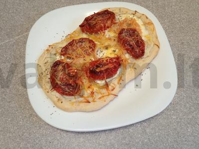 Pizetta su džiovintais pomidorais, krevetėmis ir rikota pagrindine nuotrauka