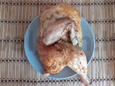 Vištiena su prieskoniais ir česnako aliejumi pagrindine nuotrauka