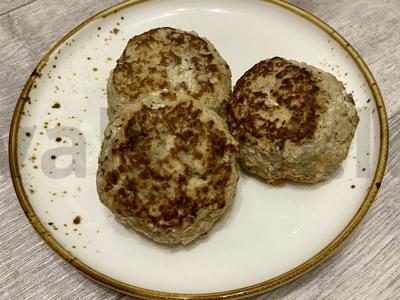 Vištienos kotletai su pievagrybiais per 30 minučių pagrindine nuotrauka