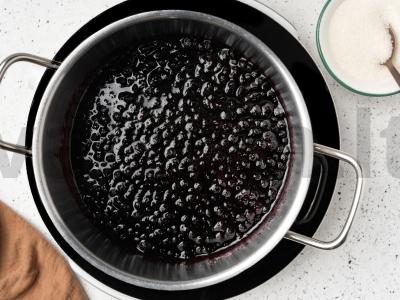 Paprastas blynų tortas su mėlynėmis Žingsnis 7