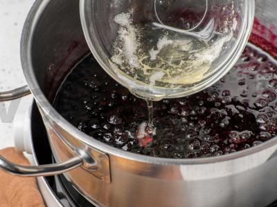 Paprastas blynų tortas su mėlynėmis Žingsnis 8