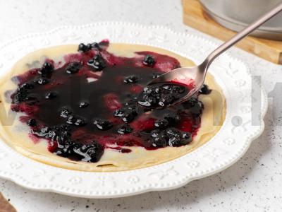 Paprastas blynų tortas su mėlynėmis Žingsnis 9