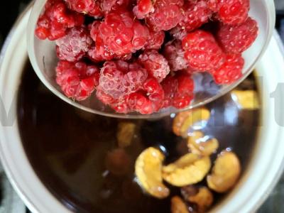 Naudingas kompotas iš džiovintų vaisių, gervuogių ir aviečių Žingsnis 2